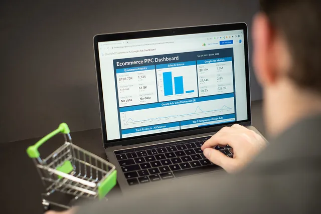 A photo of an employee checking PPC performance on an ecommerce dashboard on a laptop. This image has been made available for use under the Creative Commons Licensing agreement. If you use it, please link back to our website at www.zuko.io. Fixing paid social advertising starts with isolating one change