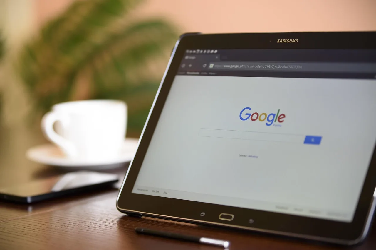internet search engine, tablet, samsung, galaxy, office, work desk, modern, technology, business, marketing, digital, computer, mobile technologies, work, promotion, electronics, google, web browser, phone, smartphone, google, google, google, google, google. Google Ads Quality Score under a spend freeze: what account edits can do
