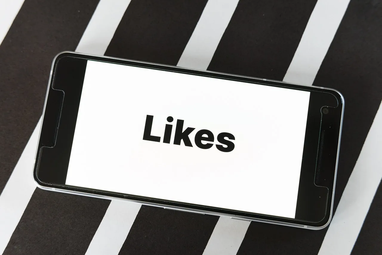 mockup, screen, smartphone, website, blog, word, thumbs up, count, social, media, influencer, facebook, statistics, number, instagram, marketing, twitter, internet, communication, network, youtube, xing, skype, like, influencer, youtube, youtube, youtube, youtube, youtube. Paid social advertising examples with the reasoning laid bare