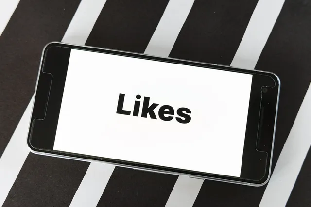 mockup, screen, smartphone, website, blog, word, thumbs up, count, social, media, influencer, facebook, statistics, number, instagram, marketing, twitter, internet, communication, network, youtube, xing, skype, like, influencer, youtube, youtube, youtube, youtube, youtube. Paid social advertising examples with the reasoning laid bare