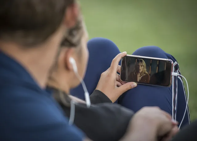 mobile phone, video, smartphone, pair, park, youtube, video film, media, internet, hand, video, video, video, video, video, youtube, youtube, youtube, youtube. Demonstrations, proof, and silent-first cuts: video advertising examples across formats